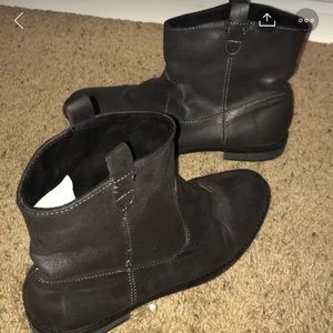 Super cute gray booties